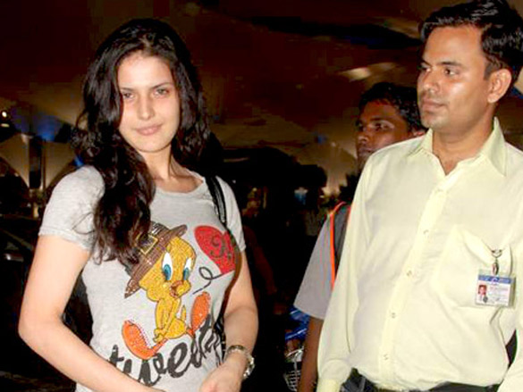 saif kareena bipasha kangna and sanjay dutt arrive back from iifa sri lanka 8