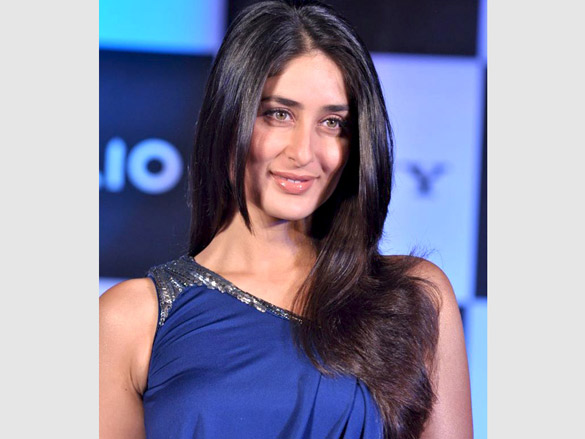 kareena kapoor unveils latest sony viao series laptop 8