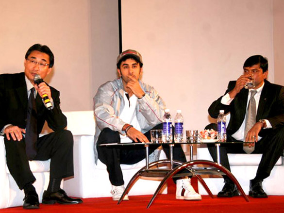 ranbir kapoor endorses nissan motors 6