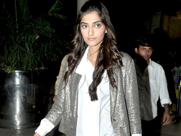 sonam kapoor returns from ahmedabad i hate luv storys promotions 2