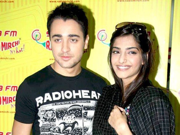 promotion of i hate luv storys at radio mirchi 98 3 fm 7
