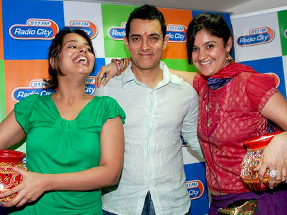 aamir khan promotes peepli live on radio city 91 1 fm 9
