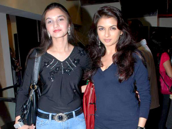 sonam kapoor and aisha team at twilight eclipse premiere 18