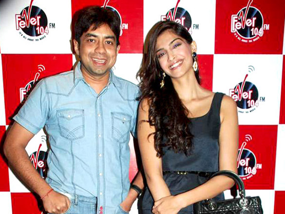 sonam kapoor and aisha team at fever 104 fm 3