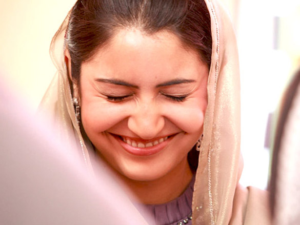 on the sets of patiala house 16