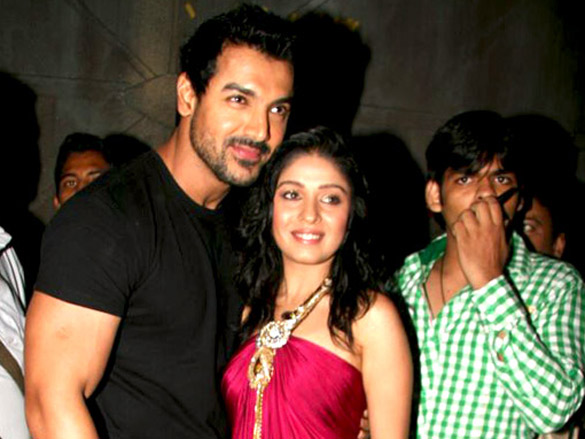 john abraham promotes aashayein on indian idol 5 7