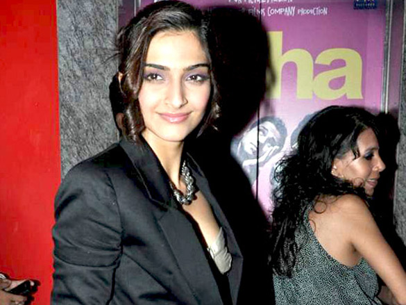 premiere of aisha 25