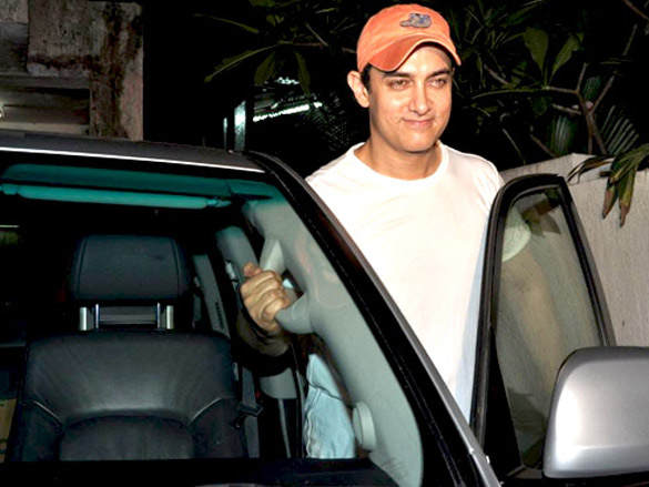 salman aamir and others at the special screening of peepli live 24