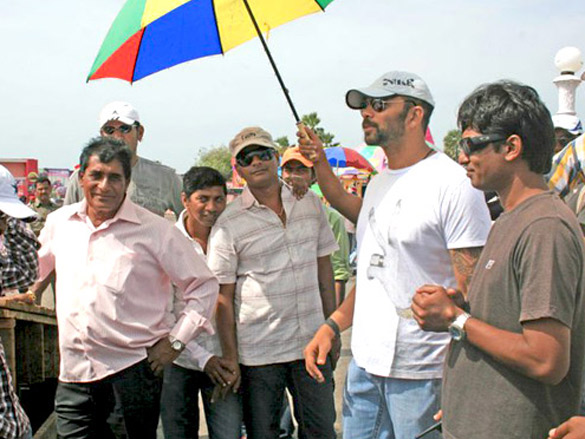 on the sets of golmaal 3 7