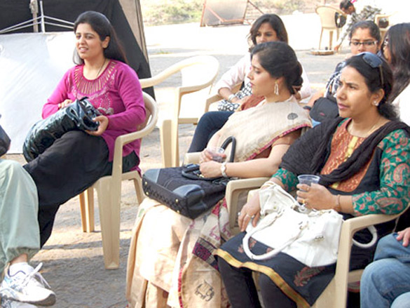on the sets of dus tola 14