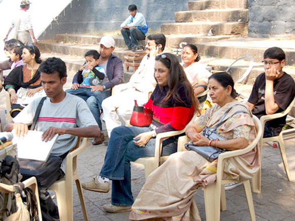 on the sets of dus tola 15