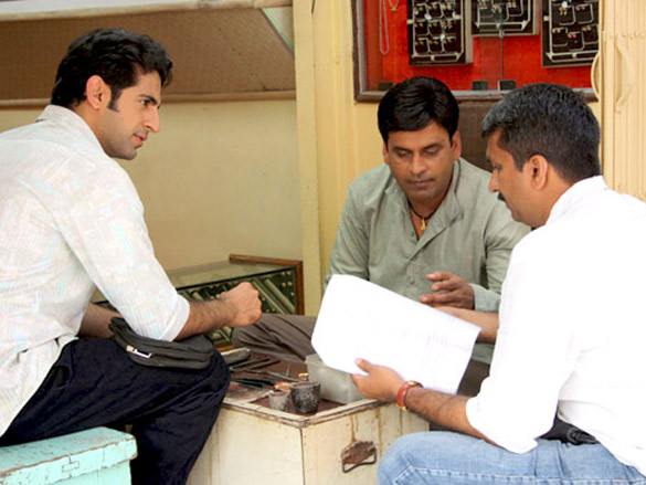 on the sets of dus tola 18