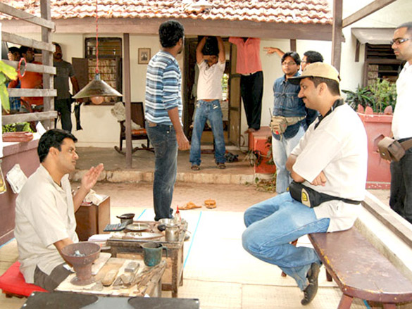 on the sets of dus tola 21
