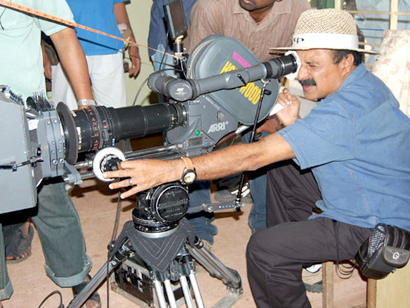 on the sets of dus tola 23
