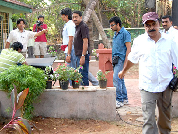 on the sets of dus tola 24