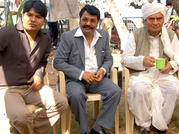on the sets of dus tola 28