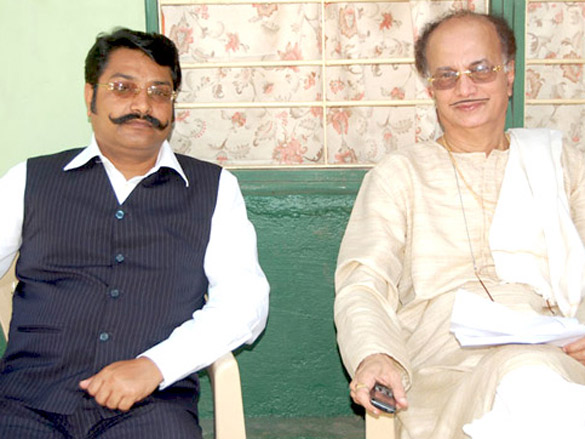 on the sets of dus tola 34