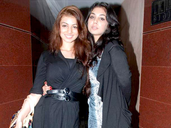 john and ayesha takia at aashayein screening 9