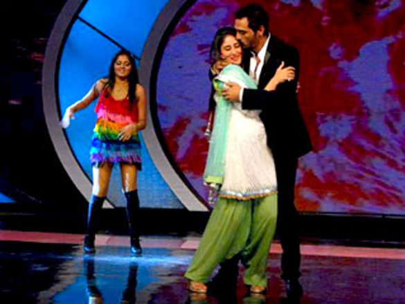 arjun and kareena promote we are family on the sets of indias got talent 7