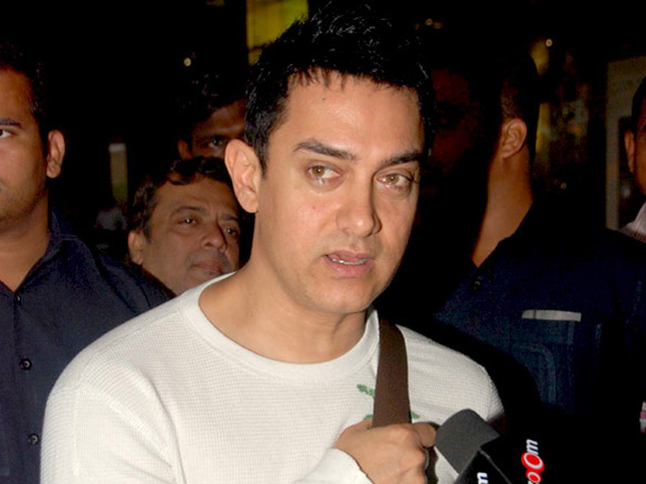 aamir returns back after peepli live screening for prime minister 7