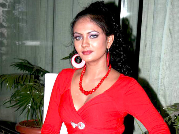 glam ladies at bhojpuri remake of film don 11