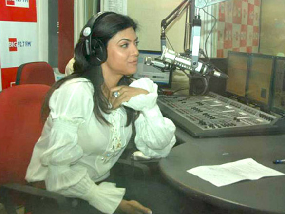 sushmita sen at 92 7 big fm to promote miss universe india pageant 4