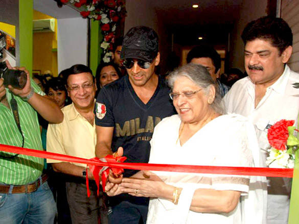 akshay kumar launches pankaj dheers abbhinnay acting academy 3