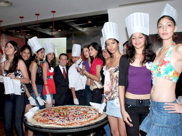 femina miss india finalists make giant pizza at novotel hotel 7