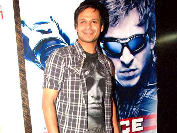 vivek oberoi promotes prince at gaiety 4