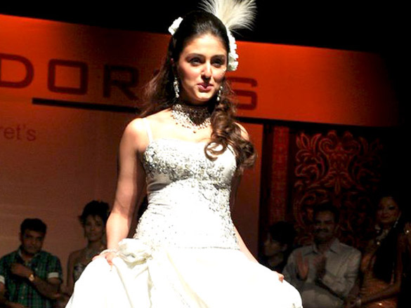 eesha koppikhar graces bd hair and make up fashion week 2010 13