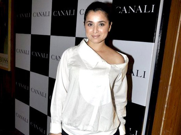 arjan bajwa and rageshwari grace canali collection launch 6