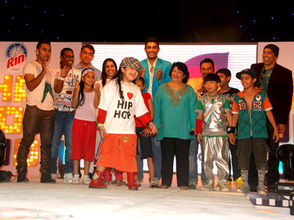 saroj khan and vindu at the launch of colors chak dhoom dhoom 3