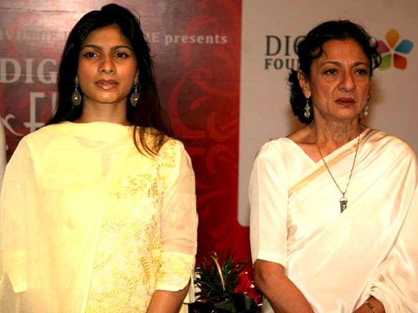 tanuja tanisha and tusshar at dignity film festival 5