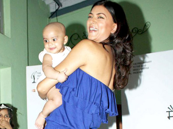 sushmita sen crowns the winner of i am princess contest at bal bhavan 13