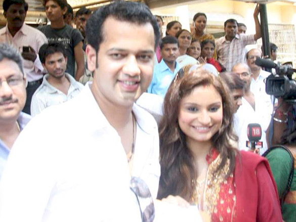 rahul mahajan and dimpy get their marriage certificate 7