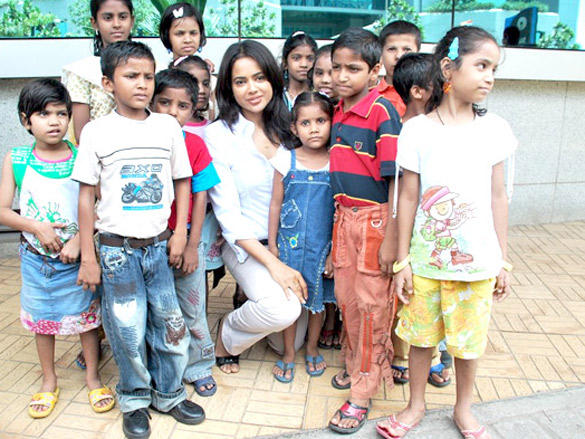 sameera reddy at dreams home ngo childrens event 2