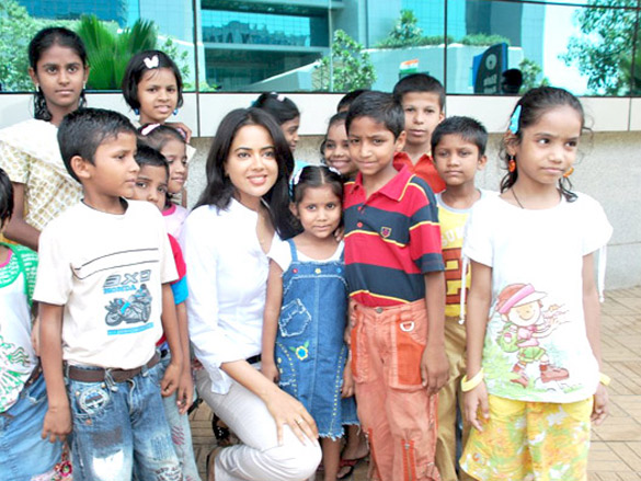sameera reddy at dreams home ngo childrens event 3