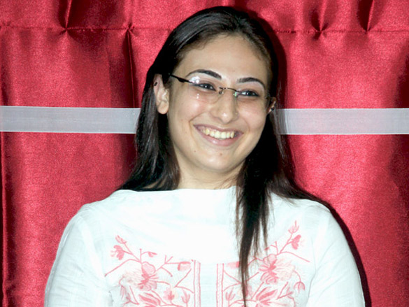 sanaa dhadli launched in bollywood with bloody d movie 15