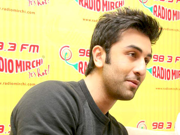 katrina and ranbir promote raajneeti on radio mirchi 98 3 fm 6