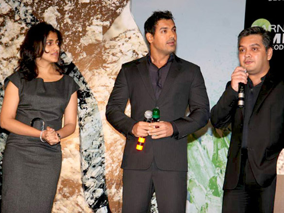 john abraham launches garnier men deodorant 3