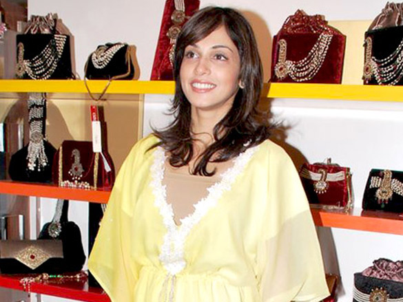 eesha koppikar graces mana shetty and ramona narangs preview at aza 4