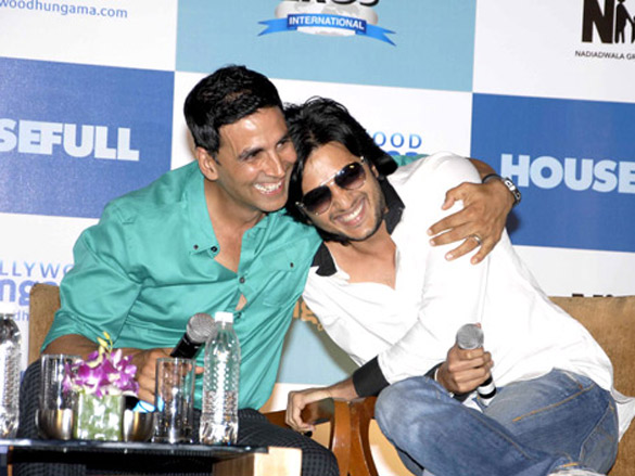 cast of housefull at hungama press meet 12