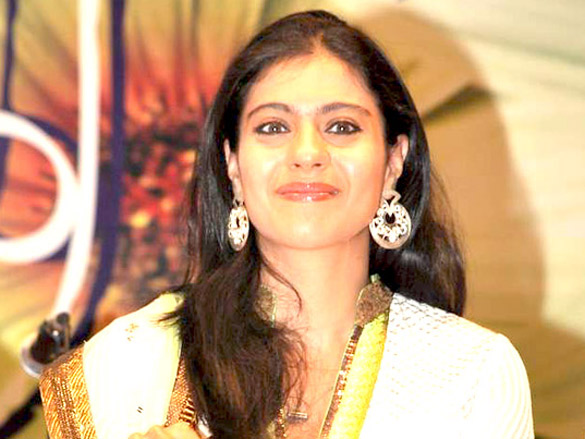 kajol receives dinanath mangeshkar puraskar award 8