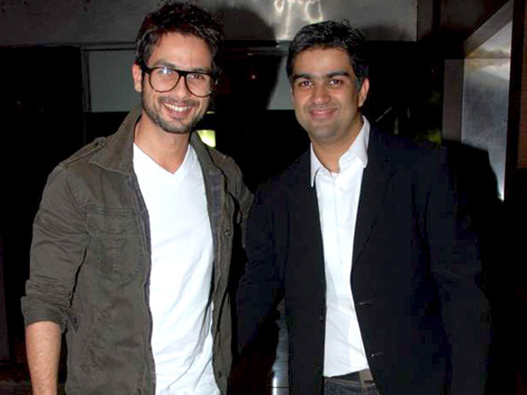 shahid kapoor watches kareenas we are family 3