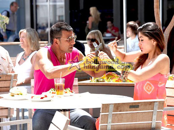 akshay kumarkareena kapoor 27