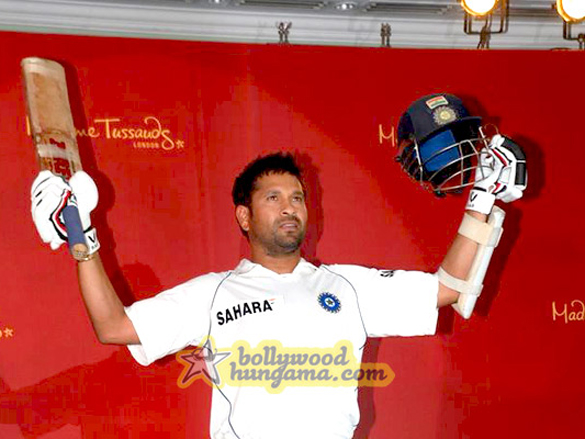 sachin tendulkar unveils his madame tussauds wax statue 13