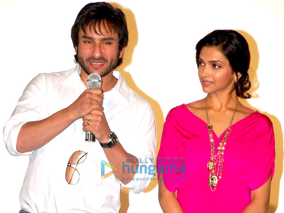 saif and deepika unveil the first look of love aaj kal 8