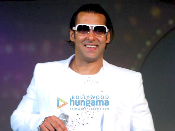 salman khan at the launch of the second season of dus ka dum 12
