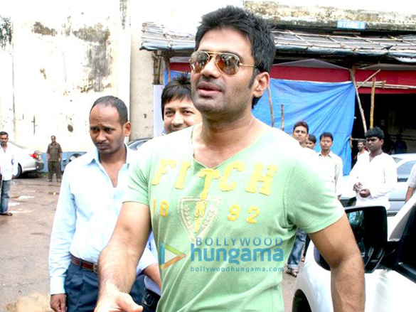 sanjay dutt and sunil shetty shoot for shades eye wear 20