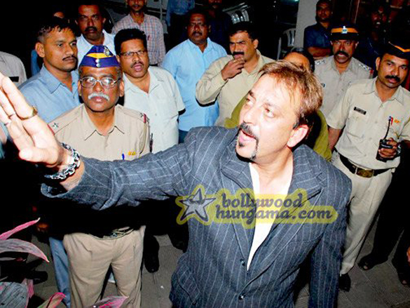 sanjay dutt celebrates 1st wedding anniversary 11